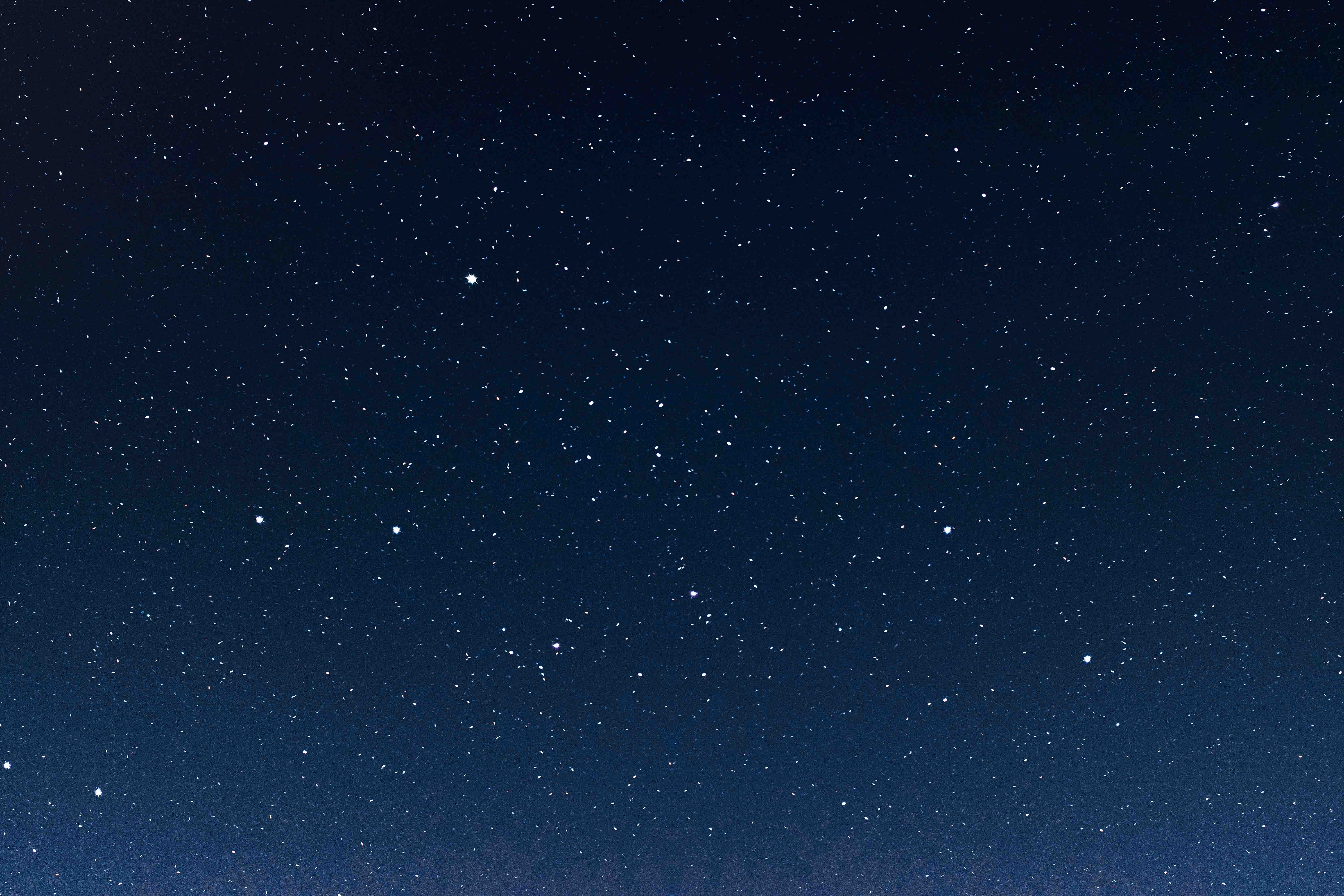 How to Shoot Starry Nights With a DSLR From the Comfort of Your Home